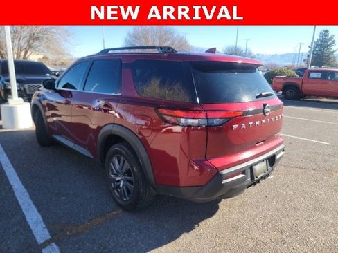 Used 2022 Nissan Pathfinder SV w/ SV Premium Package image 7
