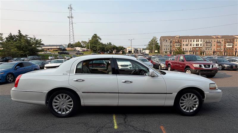 Used 2003 Lincoln Town Car Executive RWD image 12