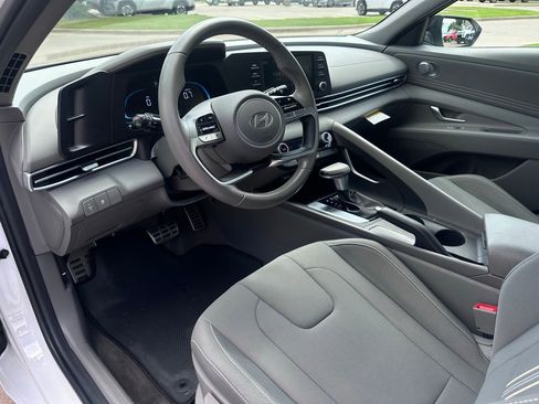 Used 2025 Hyundai Elantra Sport FWD image 23