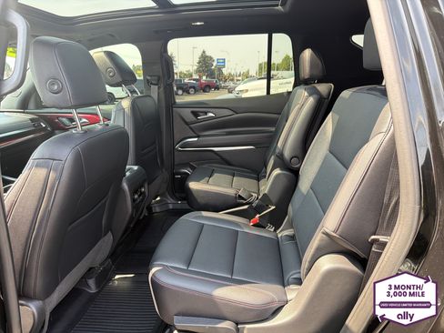 Used 2025 Chevrolet Traverse Z71 w/ Enhanced Driving Package AWD/4WD image 11