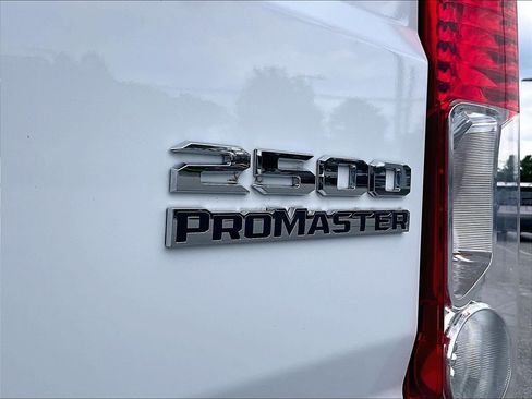 Used 2025 RAM ProMaster 2500 w/ Convenience Group FWD image 28