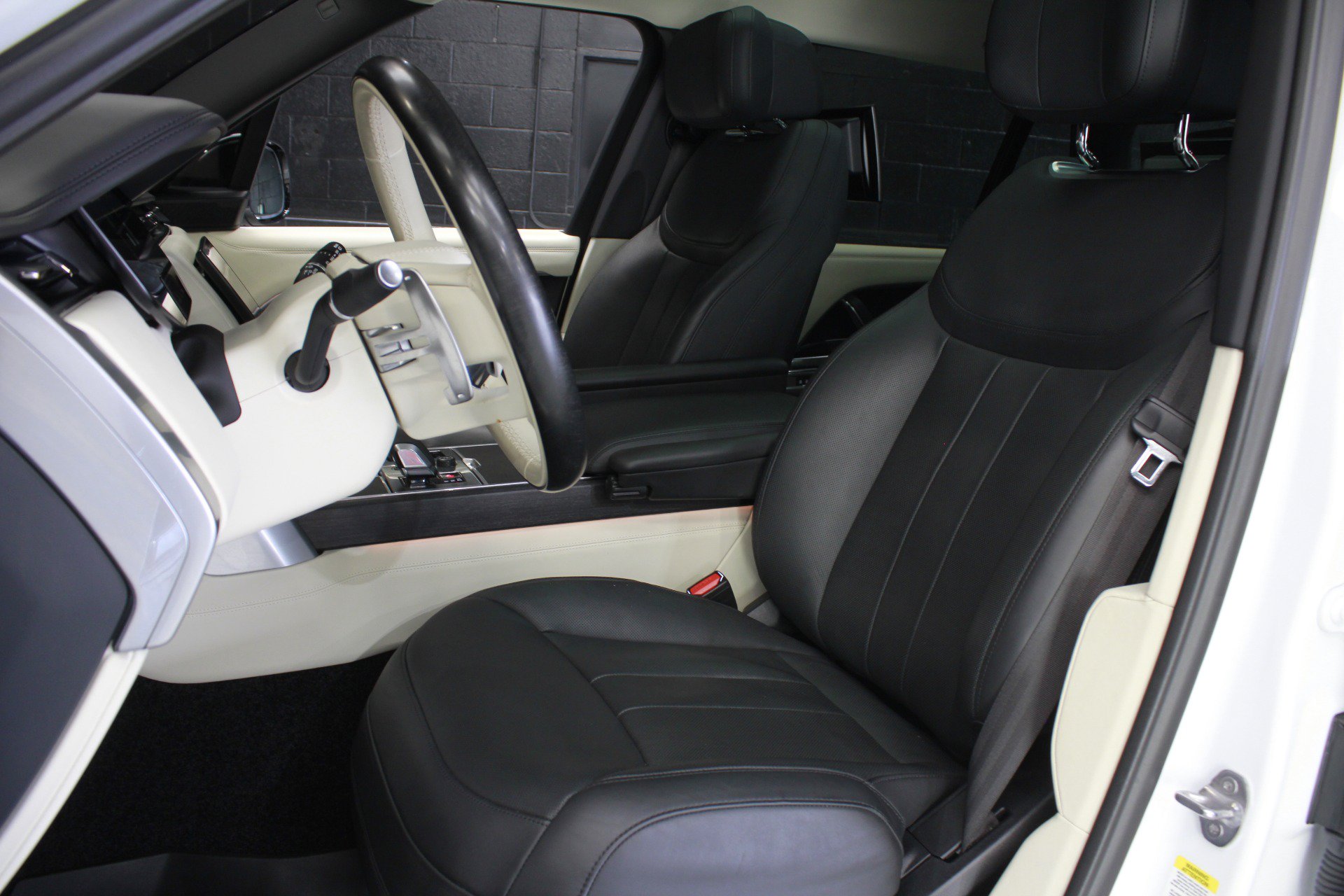 Used 2023 Land Rover Range Rover Long Wheelbase Autobiography AWD/4WD image 37