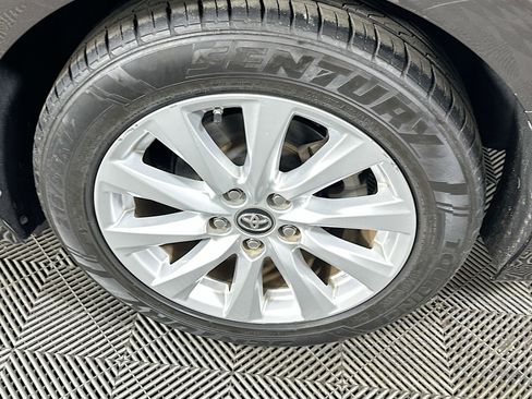 Used 2018 Toyota Camry LE image 11