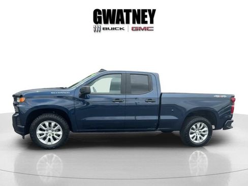 Used 2020 Chevrolet Silverado 1500 Custom w/ Custom Value Package AWD/4WD image 6