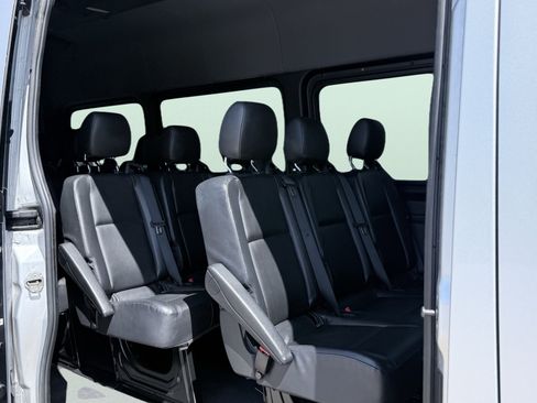 Used 2024 Mercedes-Benz Sprinter 2500 image 30