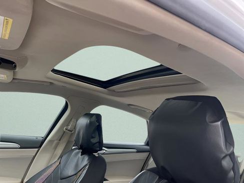 Used 2019 Ford Fusion SE FWD image 9