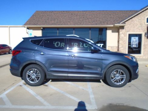 Used 2017 Hyundai Santa Fe Sport image 5