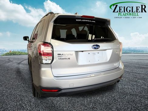 Used 2017 Subaru Forester 2.5i Limited AWD/4WD image 4