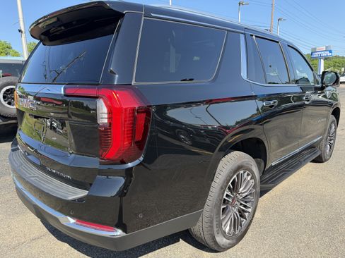 Used 2025 GMC Yukon Elevation w/ Elevation Premium Package AWD/4WD image 2