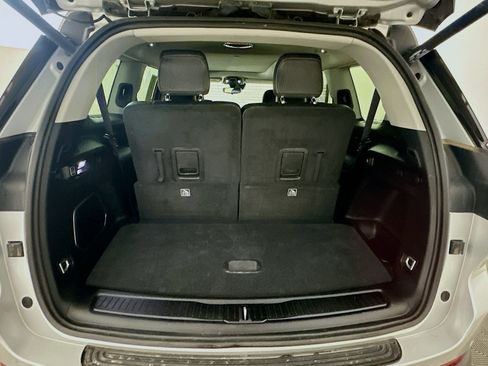 Used 2023 Jeep Grand Cherokee L Limited w/ Black Appearance Package image 32