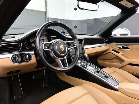 Certified 2019 Porsche 911 Carrera S RWD image 4