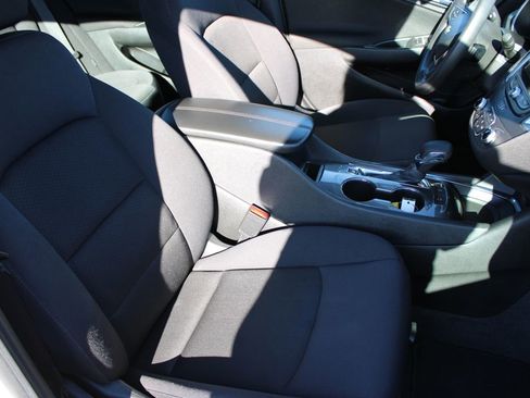 Used 2024 Chevrolet Malibu LT image 19