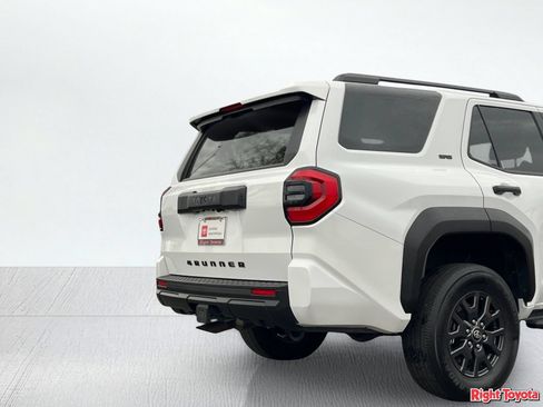 Certified 2025 Toyota 4Runner SR5 AWD/4WD image 12