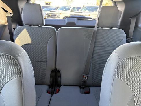 Used 2020 Chevrolet Traverse LT image 11