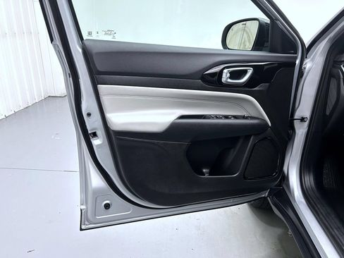 Used 2025 Jeep Compass Limited AWD/4WD image 9