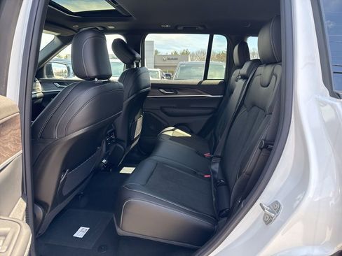 New 2026 Jeep Grand Cherokee Altitude AWD/4WD image 24