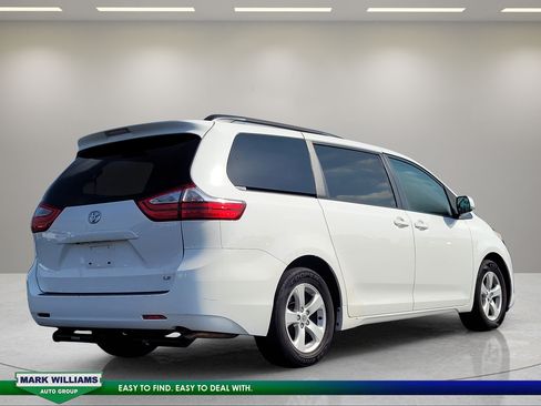 Used 2016 Toyota Sienna LE FWD image 4