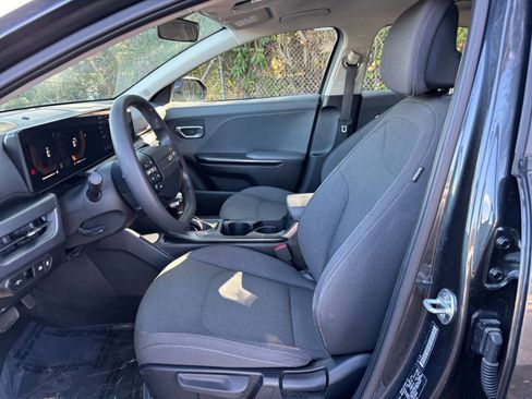 Used 2025 Kia K4 LXS image 28