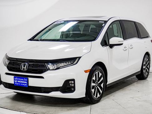 Certified 2026 Honda Odyssey EX-L image 3