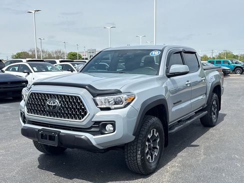 Used 2019 Toyota Tacoma TRD Off-Road AWD/4WD image 7