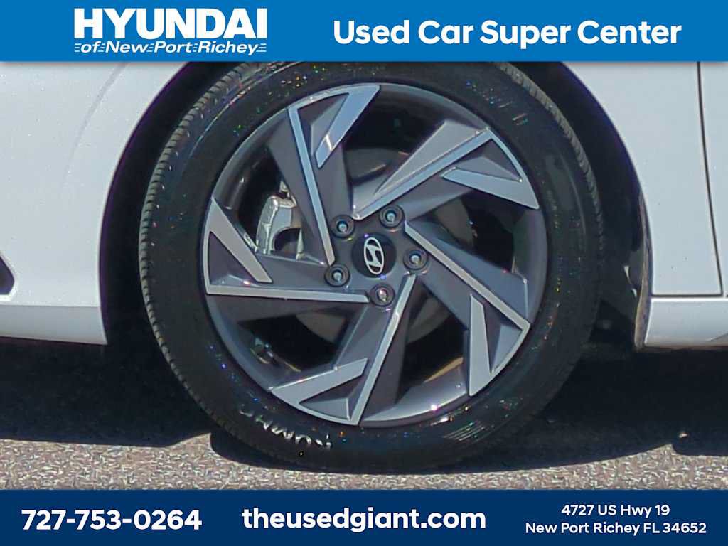 Certified 2025 Hyundai Elantra Limited w/ Cargo Package FWD image 10