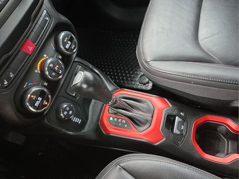 Used 2016 Jeep Renegade Trailhawk w/ Premium Trailhawk Package AWD/4WD image 25