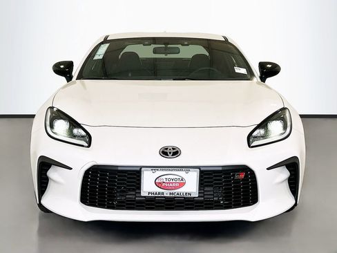 New 2026 Toyota GR86 Premium RWD image 2