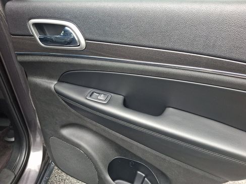 Used 2018 Jeep Grand Cherokee Limited AWD/4WD image 14