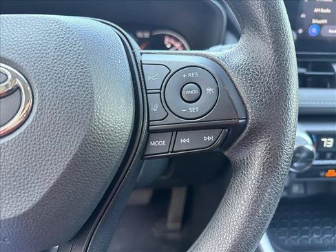 Used 2025 Toyota RAV4 XLE AWD/4WD image 15