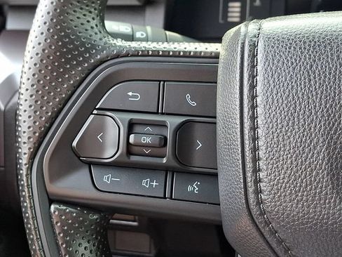 Used 2025 Toyota Tacoma SR5 AWD/4WD image 20