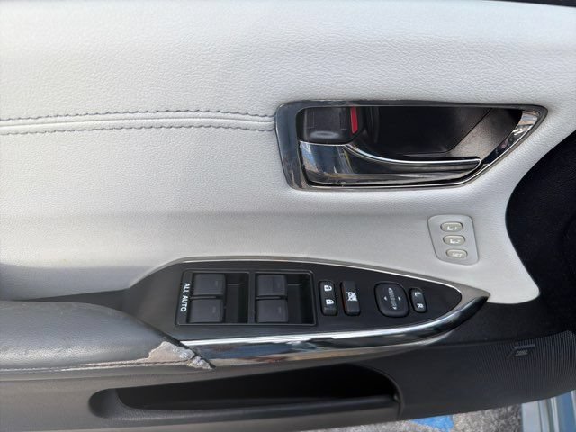 Used 2018 Toyota Avalon Limited FWD image 16
