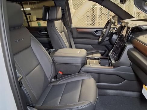 New 2026 GMC Yukon Denali w/ Denali Reserve Package image 6