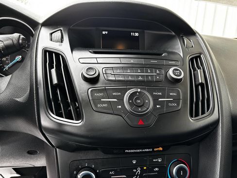 Used 2015 Ford Focus SE w/ SE Sport Package image 34