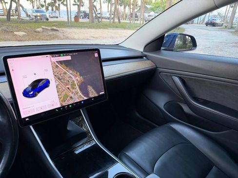 Used 2018 Tesla Model 3 Long Range RWD image 10