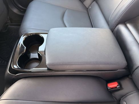 Used 2018 Toyota Prius Prime Premium image 43