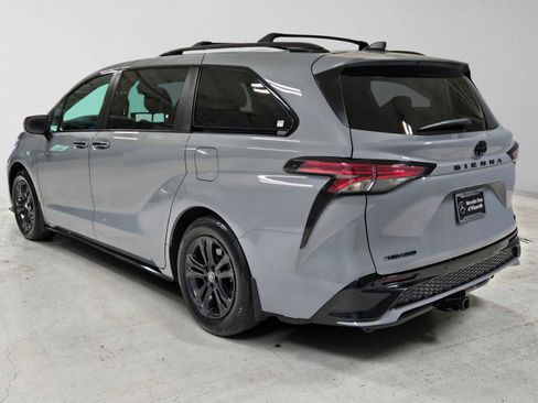 Used 2025 Toyota Sienna XSE w/ XSE Premium Package AWD/4WD image 5
