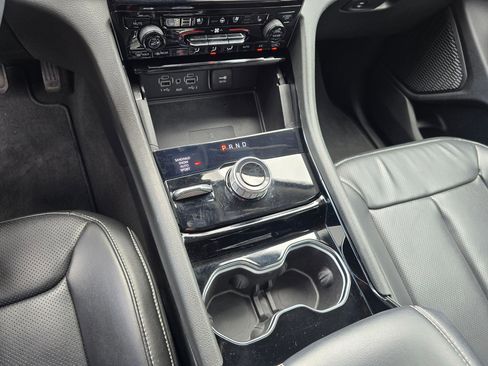 Used 2023 Jeep Grand Cherokee Limited w/ Luxury Tech Group II AWD/4WD image 22