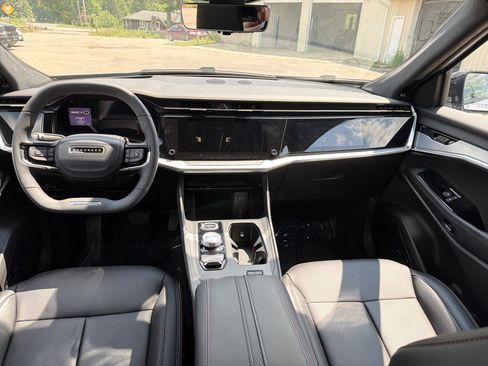 Used 2024 Jeep Wagoneer Launch Edition AWD/4WD image 16