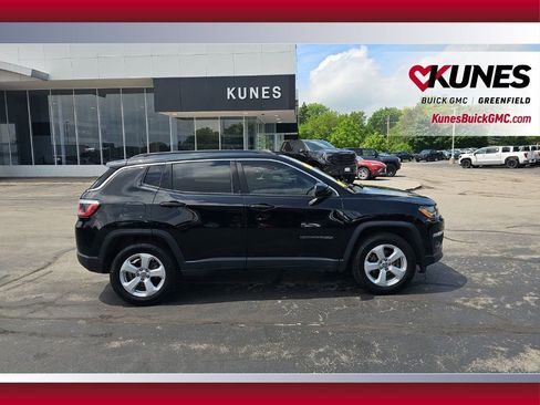 Used 2019 Jeep Compass Latitude w/ Cold Weather Group AWD/4WD image 3