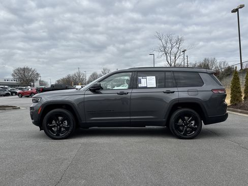 Used 2023 Jeep Grand Cherokee L Laredo image 7