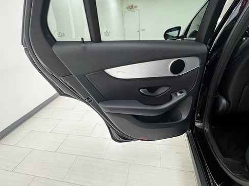 Used 2019 Mercedes-Benz GLC 300 4MATIC image 11