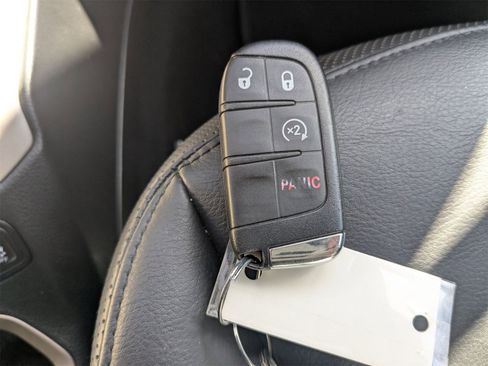 Used 2015 Jeep Renegade Limited w/ Advanced Technology Group image 33