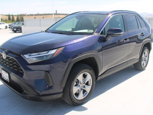 Certified 2022 Toyota RAV4 XLE w/ Convenience Package FWD image 6