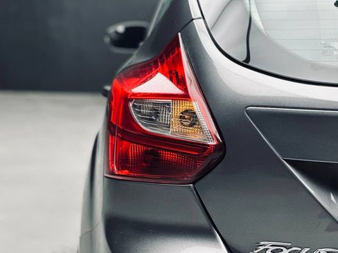Used 2014 Ford Focus SE w/ SE Winter Package FWD image 15