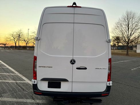 Used 2021 Mercedes-Benz Sprinter 3500 w/ Driver Convenience Package image 7