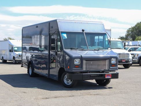 Used 2019 Ford E-450 and Econoline 450 Super Duty RWD image 2