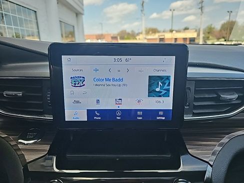 Used 2023 Ford Explorer Limited w/ Hybrid Equipment Group 310A AWD/4WD image 18