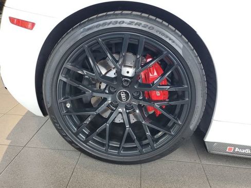 Used 2018 Audi R8 V10 RWD image 5