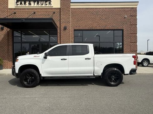 Used 2020 Chevrolet Silverado 1500 Custom Trail Boss w/ Custom Convenience Package image 3