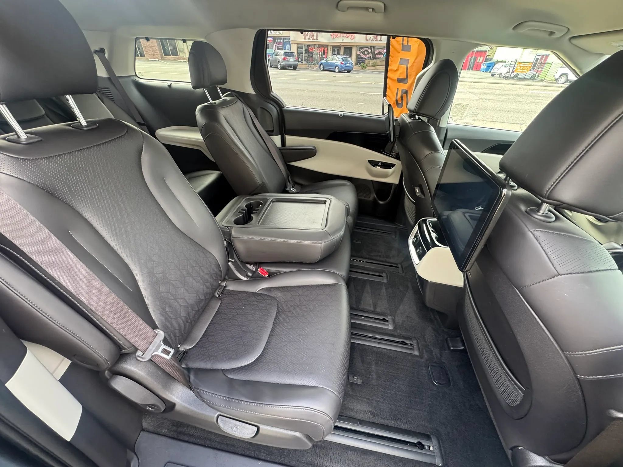 Used 2022 Kia Carnival SX FWD image 18